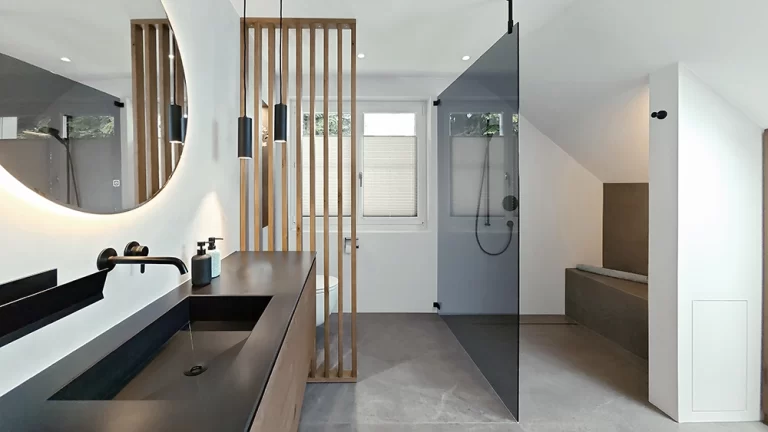 Waschtisch und Dusche mit Holzlamellen, Referenz Dream